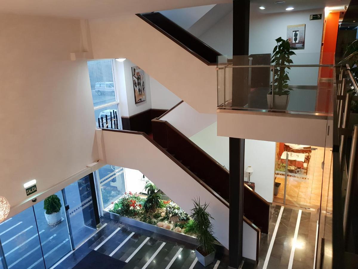 Norte Hotel Вильянуэва-де-Гальего Экстерьер фото