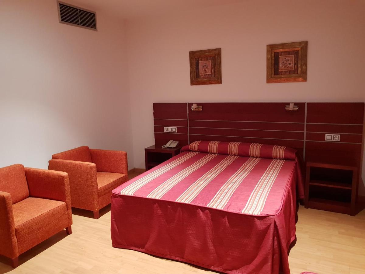 Norte Hotel Вильянуэва-де-Гальего Экстерьер фото
