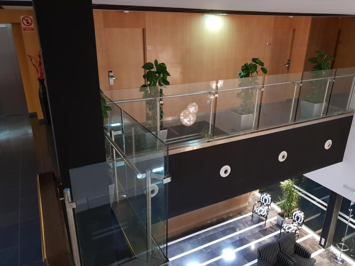 Norte Hotel Вильянуэва-де-Гальего Экстерьер фото