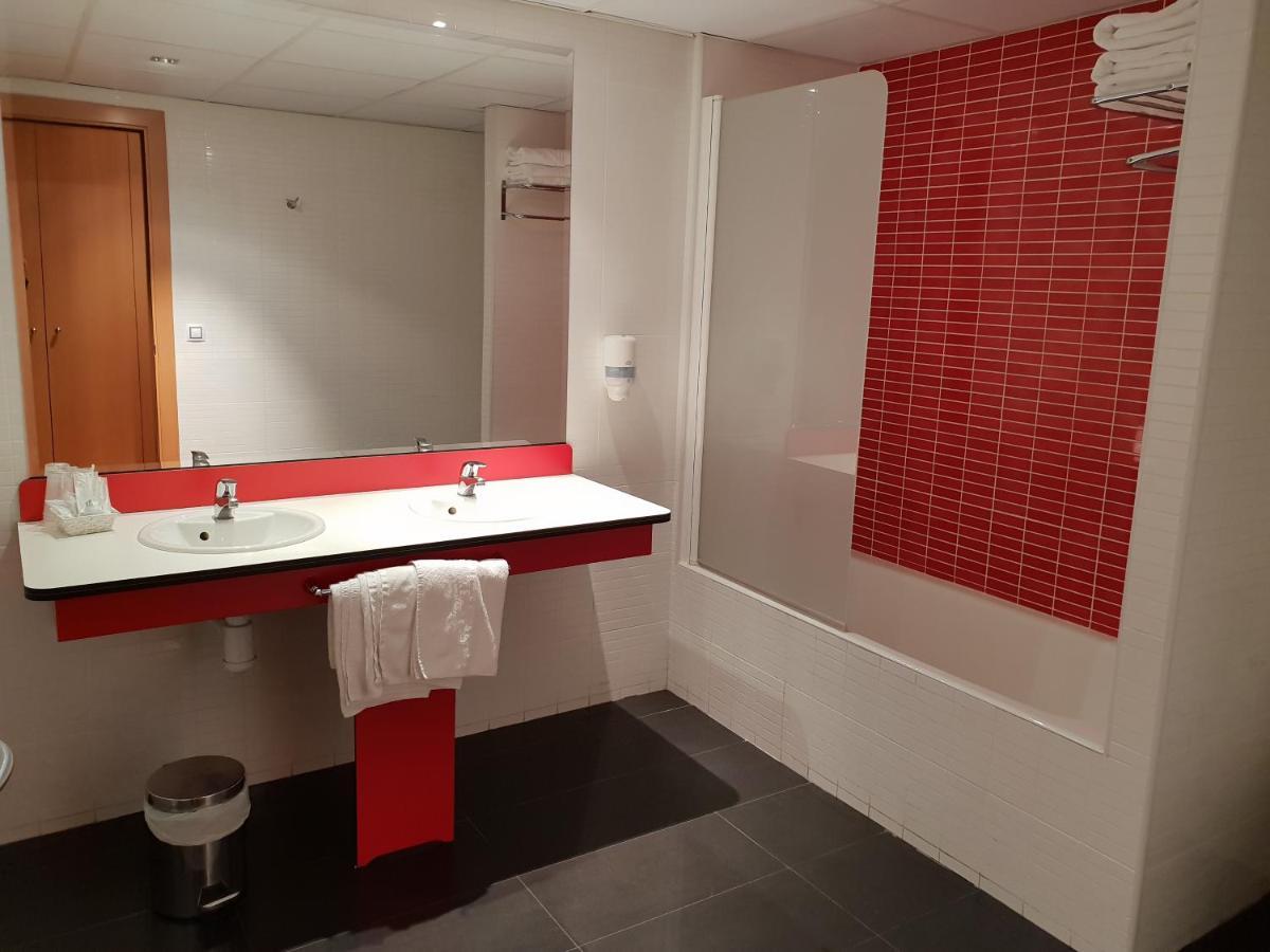 Norte Hotel Вильянуэва-де-Гальего Экстерьер фото