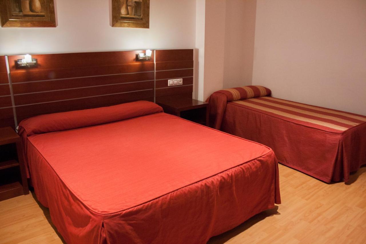 Norte Hotel Вильянуэва-де-Гальего Экстерьер фото
